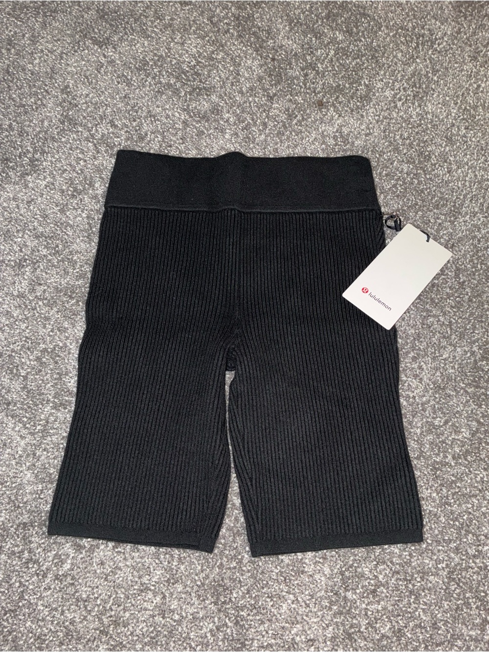 NWT Lululemon Ribbed Knit High-Rise Short 8" - Black - Size 6